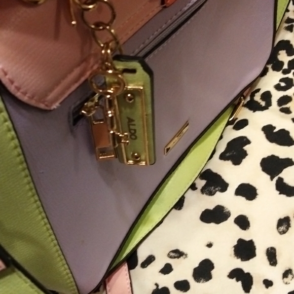 Iam selling a Aldo handbag - Picture 7 of 8